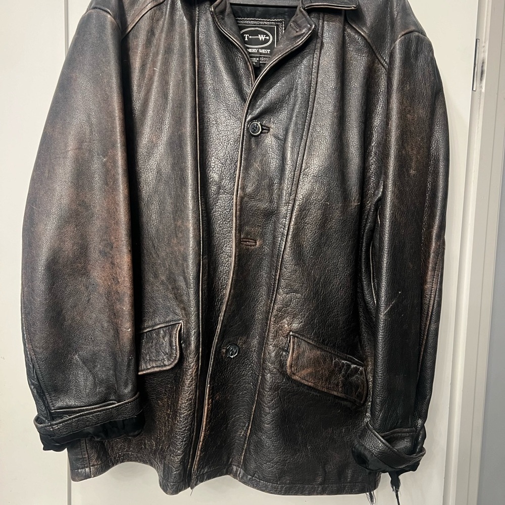 Gorgeous 100% XL leather car coat with 2 front flap pockets